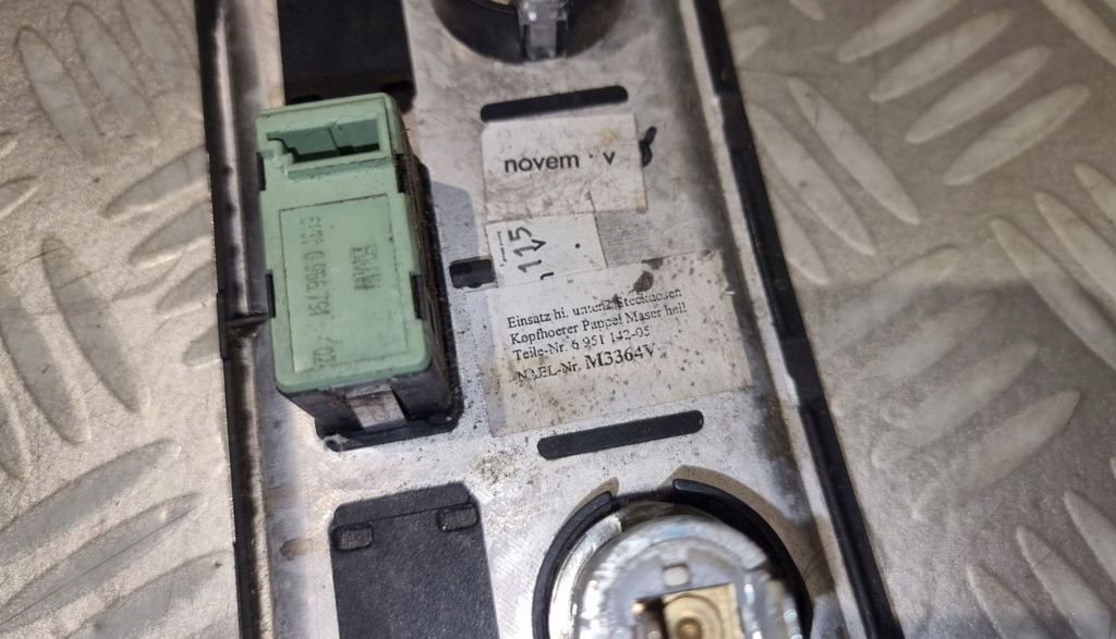 фото №10, Bmw e60 e61 защита dekor туннель разъём прикуривателя задняя port aux in 6951142