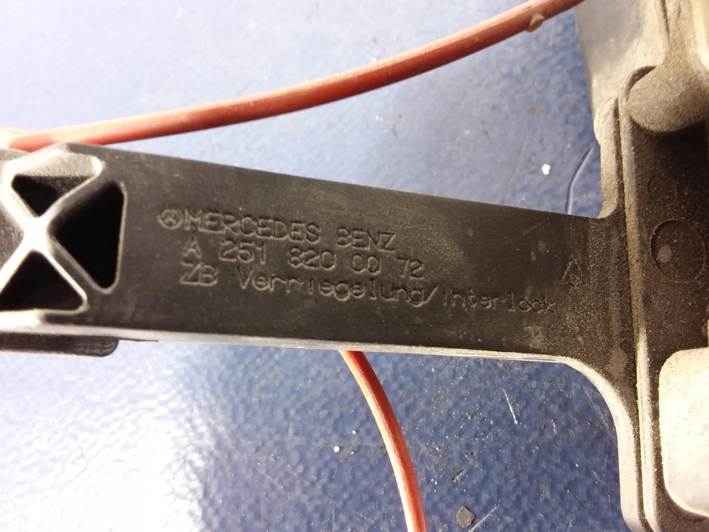 фото №6, Mercedes r w251 привод крышка топлива a2518200197