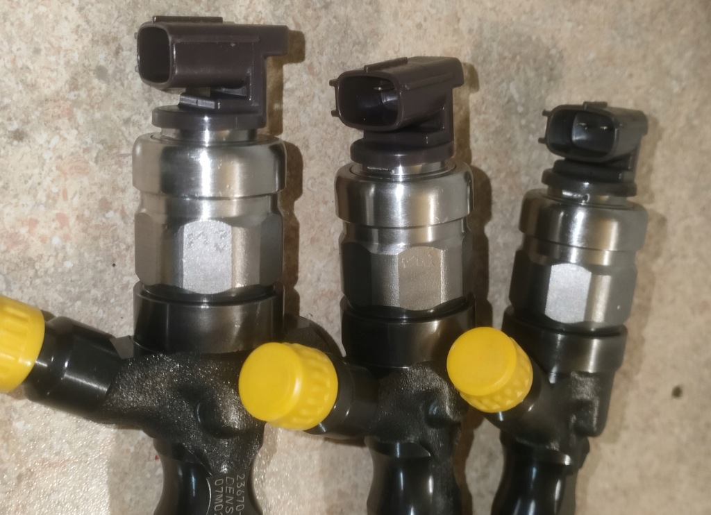 фото №4, Инжектор toyota 2.5 d4d 23670-30310 проверенный