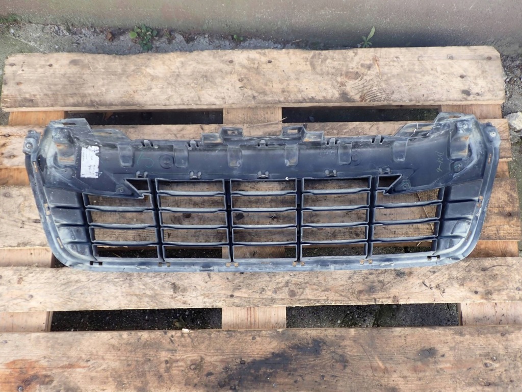 Решітка  решітка радіатора решітка бампера isuzu d-max Зі Шроту