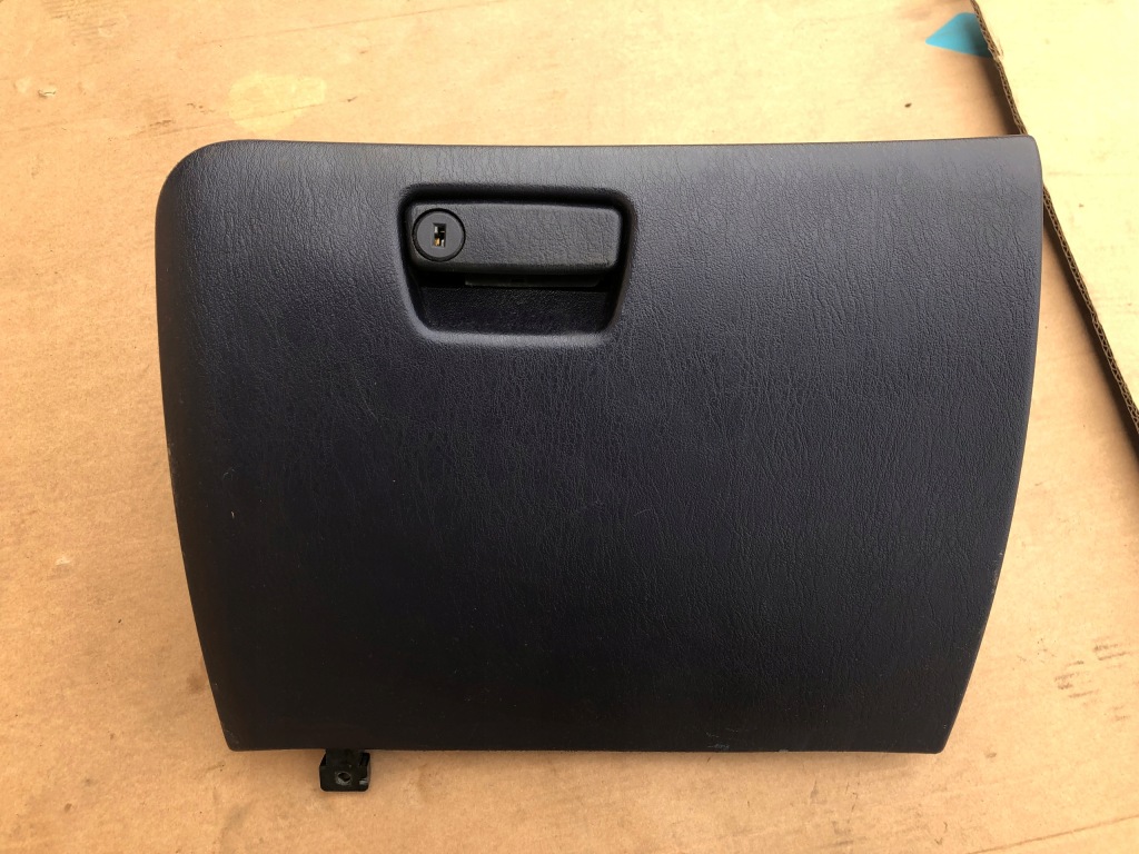 фото №1, Бардачок пассажира niebieski mitsubishi carisma 99-0