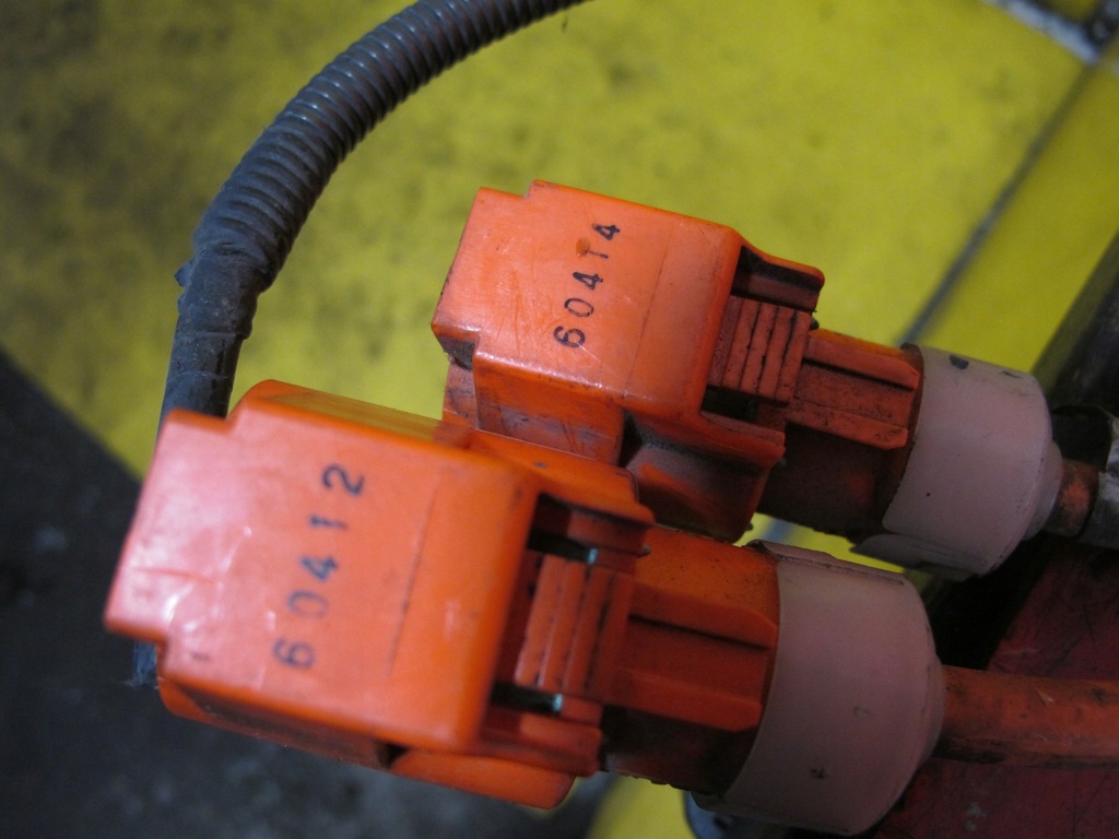 фото №8, Toyota prius ii w20 1.5 h 03- шланг аккумулятор