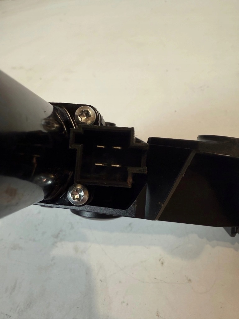 Podajnik поперечина левое  перед mercedes w207 купе Киев