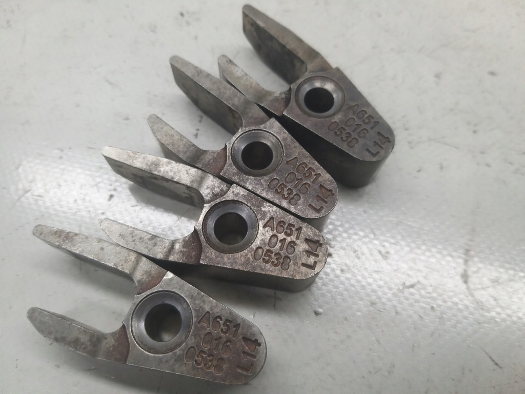 Кронштейн подножка форсунки bosch w205 c220 w212 2.2 cdi 651 a6510160538 Доставка