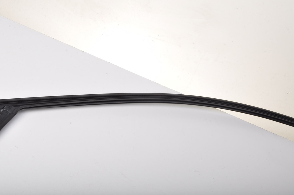 фото №10, Volvo s60 iii v60 ii молдинг стекло правый перед