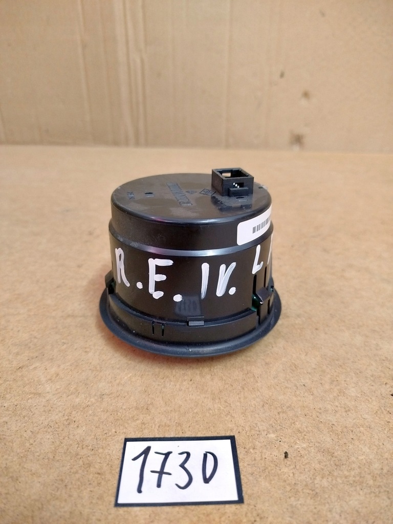 фото №1, Renault espace 4 iv 8200028447a переключатель обдув оригинал