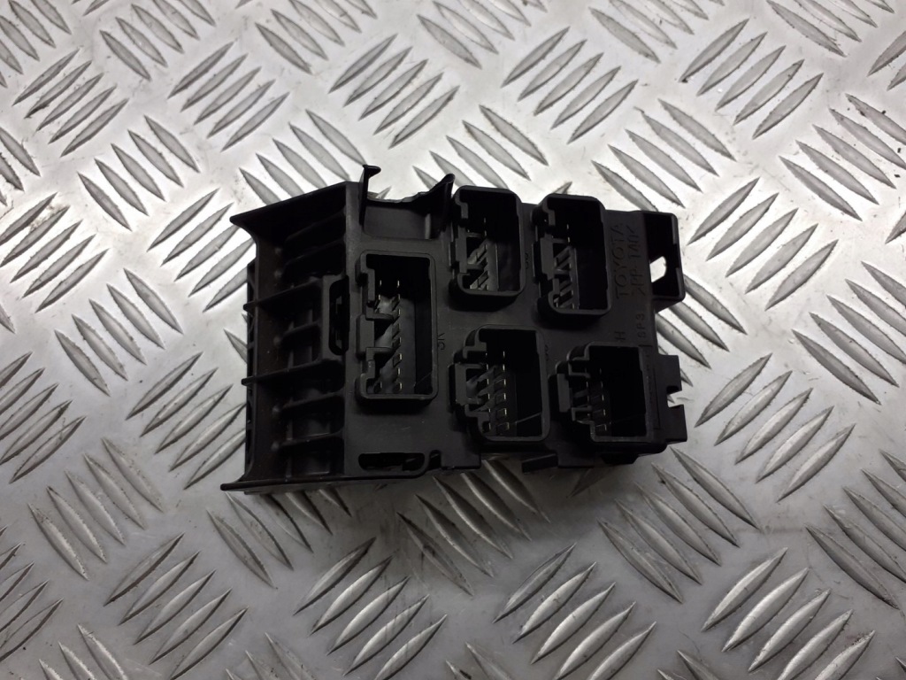 фото №1, Коробка предохранителей toyota оригинальный номер 82734-05030