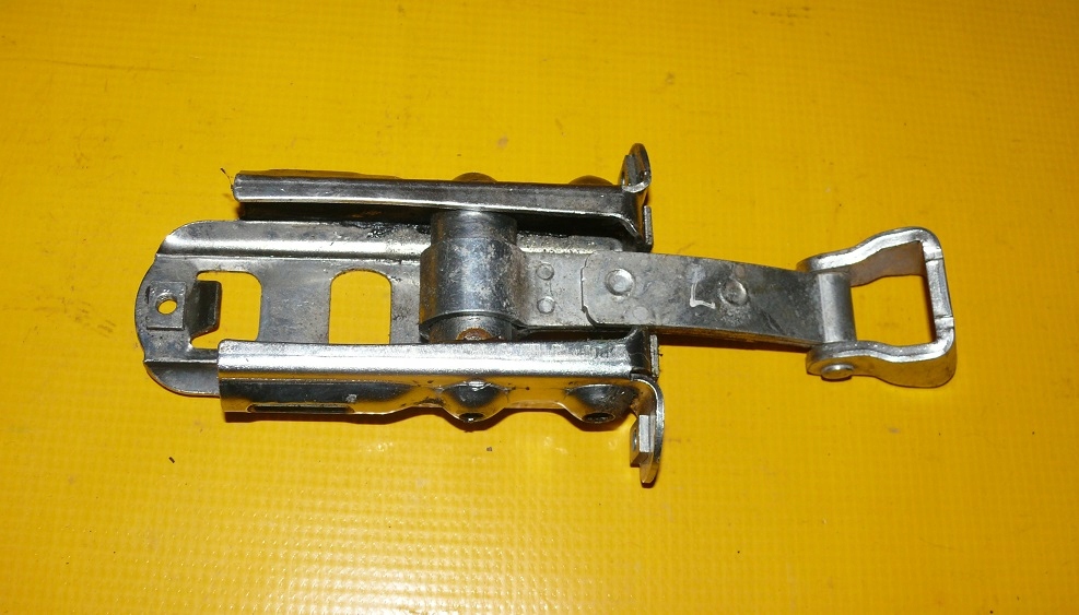 Купити Обмежувач двері лівий перед mercedes sprinter ii 2 w906 a9067200516