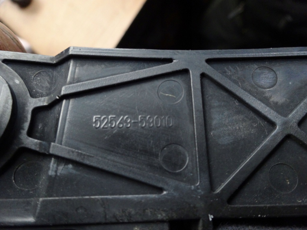 Lexus is ii 06r направляющая бампера левый задняя 52563-53010 с Разборки