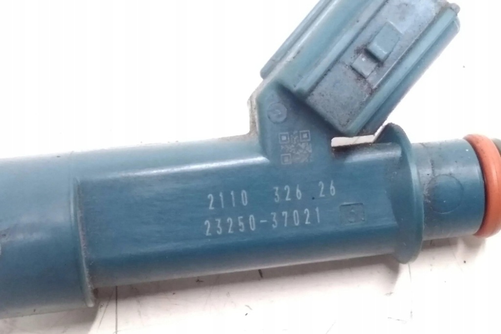 фото №1, Инжектор lexus ct zwa10_ 2325037021 1.8l 2013