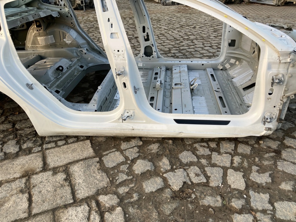 Купить Порог правый  tesla model 3 17- ppsw