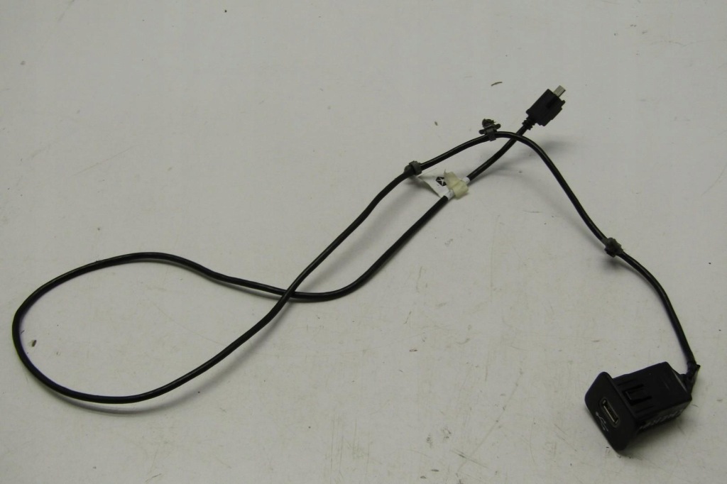 фото №1, Разъём соединитель usb jeep cherokee kl 68145140ac