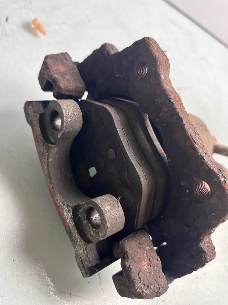 Bmw 3 e46 1900cm3 бензин суппорт тормозной задний 75755 с Разборки