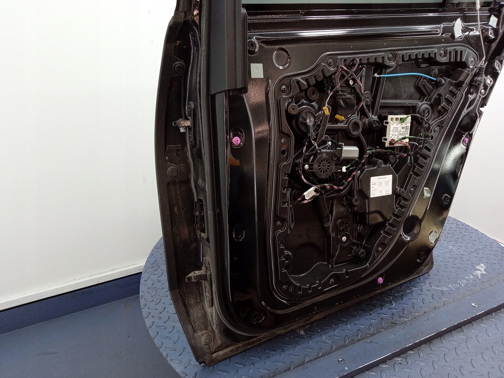 фото №9, Mercedes gls w167 дверь задняя правое задние 197