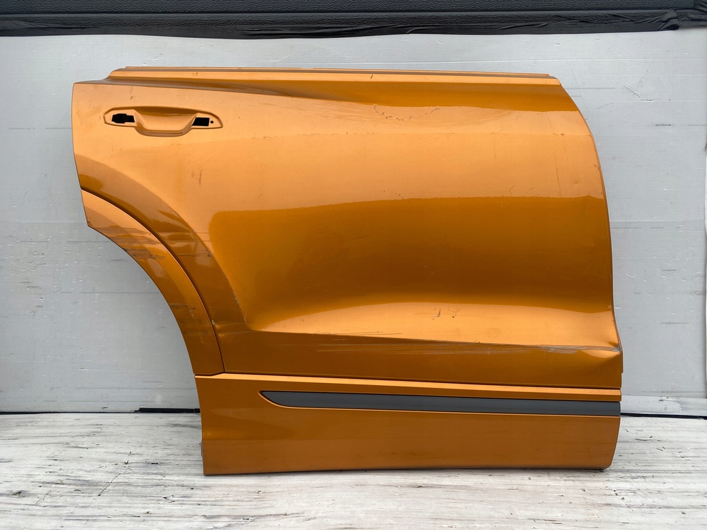 фото №1, Audi q8 дверь обшивка правый задняя 2018-