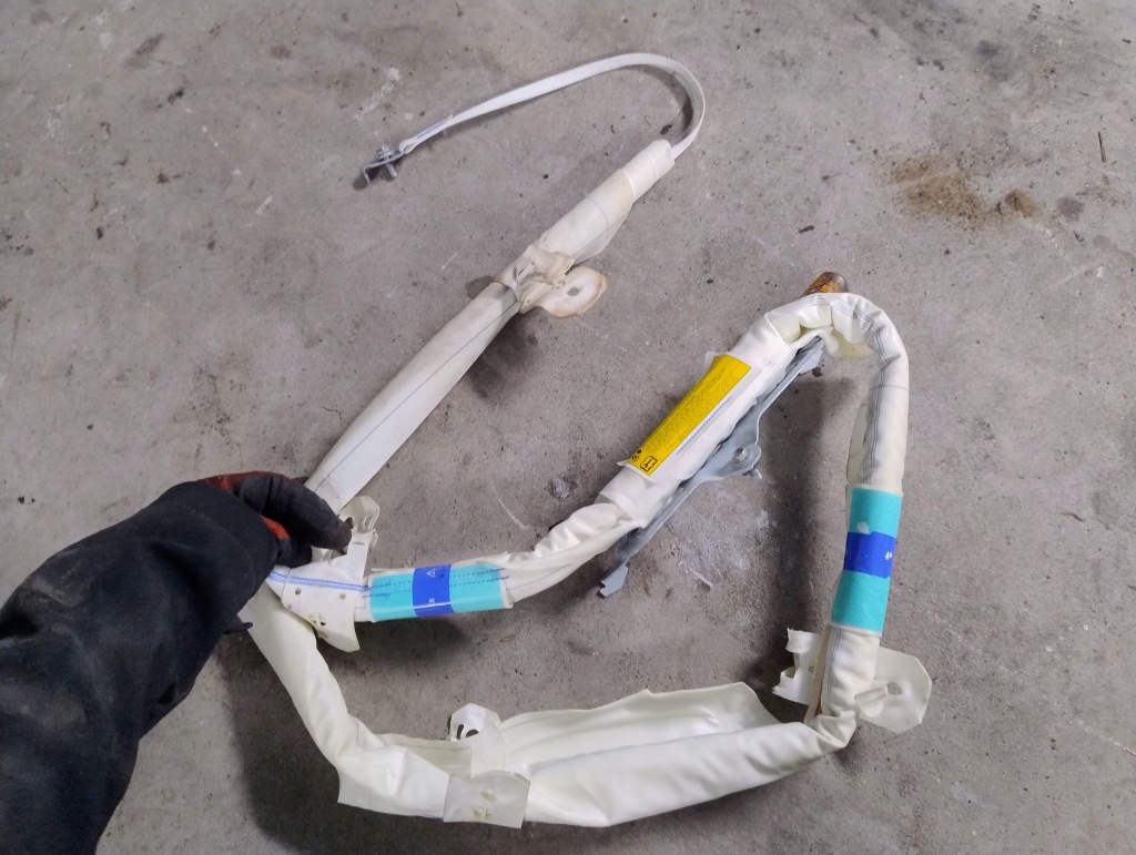 фото №1, Шторка безопасности правая opel astra j hb 13251620