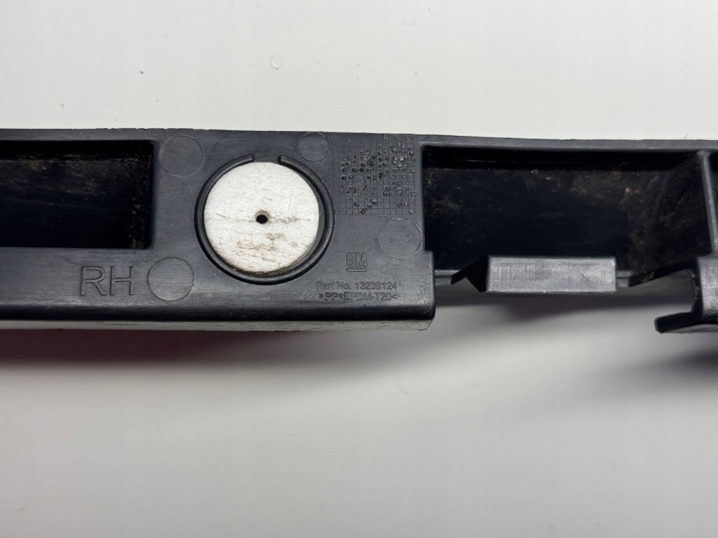 Купить Opel insignia a направляющая бампера задний  комплект 2 штуки 13239124 / 23154480