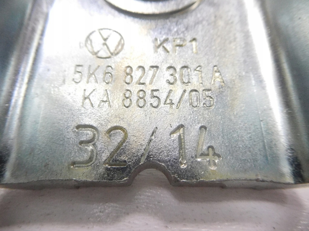 Петля крышки багажника volkswagen golf vi оригинальный номер 5k6827301a Киев