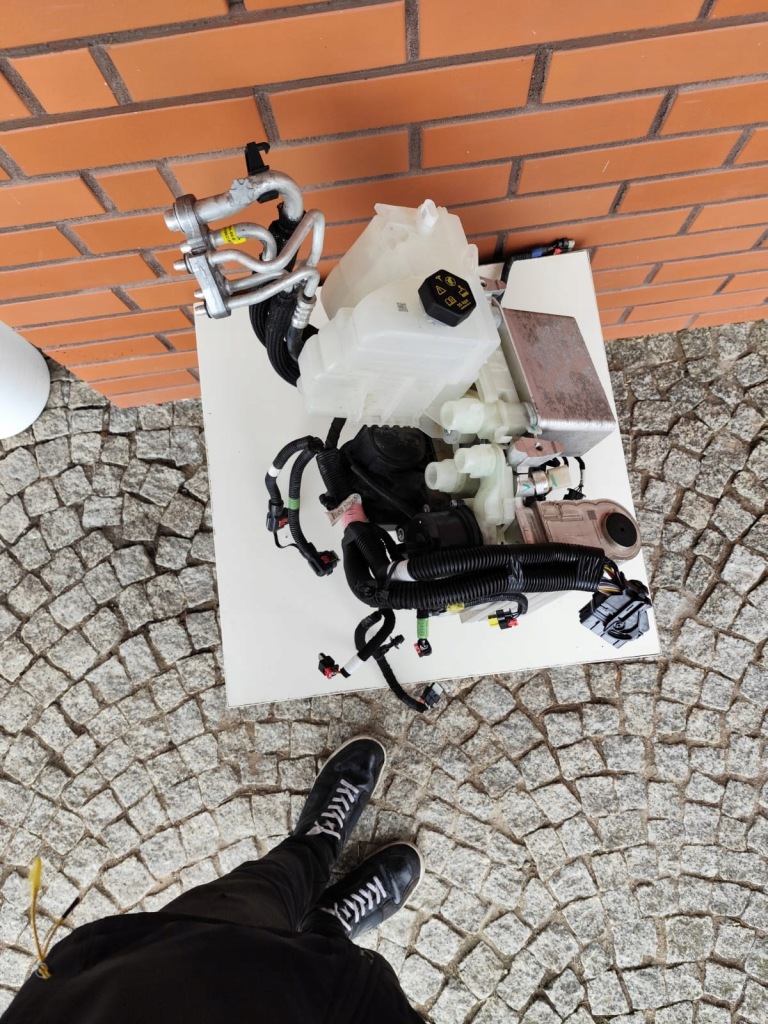 Tesla model 3 насос тепла Оригінал