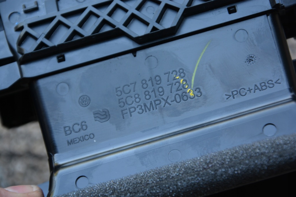 фото №11, Решётка обдув средняя vw jetta 5c7819728