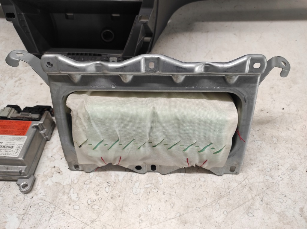 фото №5, Ford focus mk2 04- приборная панель консоль подушки безопасности