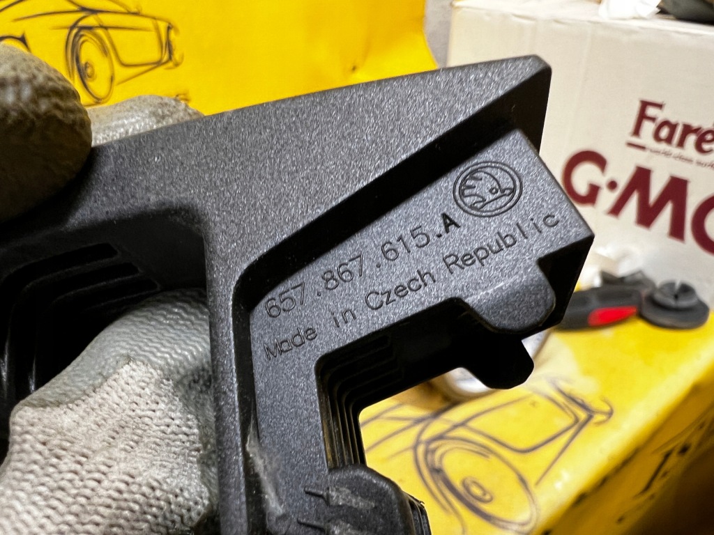 фото №4, Кронштейн крючок багажника skoda scala