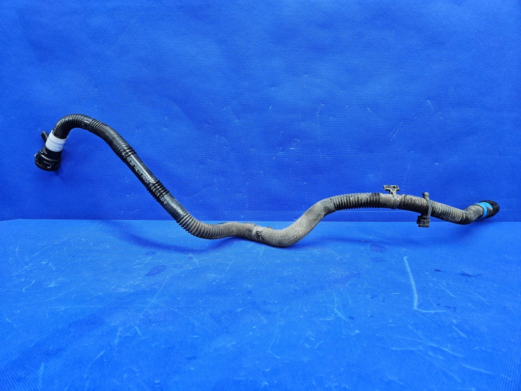 Tesla model y 3 рестайлінг  шланг патрубок радіатора трубка води 1504721-00-b оригінал Зі Шроту