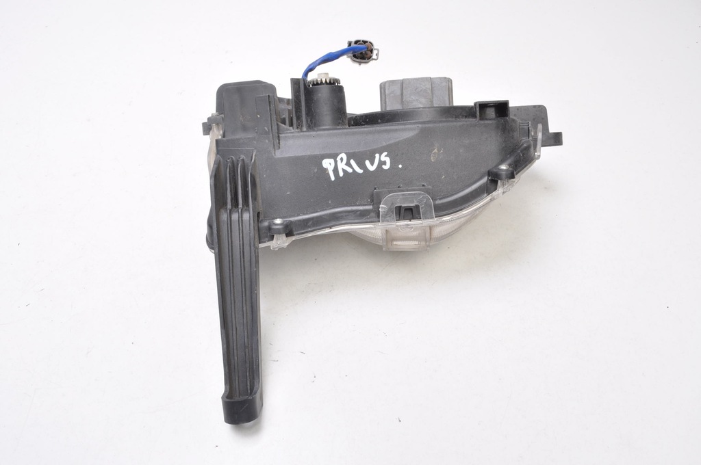 фото №7, Toyota prius iv противотуманная фара правый 99226-91002