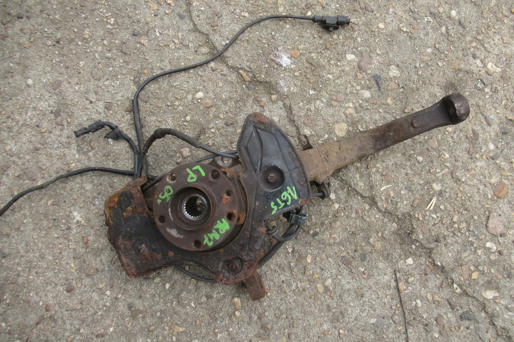 фото №1, Alfa 147 1.6 ts 05r поворотный кулак левый перед