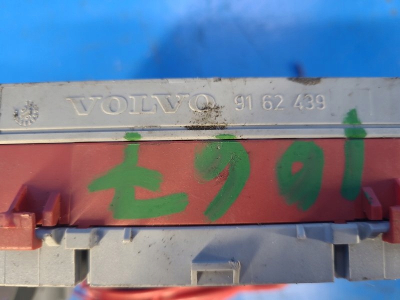 фото №4, Коробка предохранителей внутренних volvo xc70 00-07 9162439