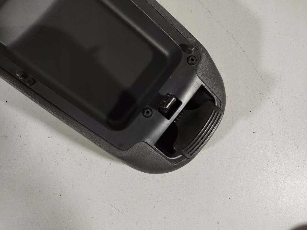 фото №11, Hyundai ioniq 17r- подлокотник