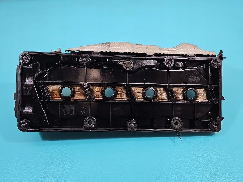 фото №4, Крышка клапанов vw passat cc 2.0 tdi 03l103469