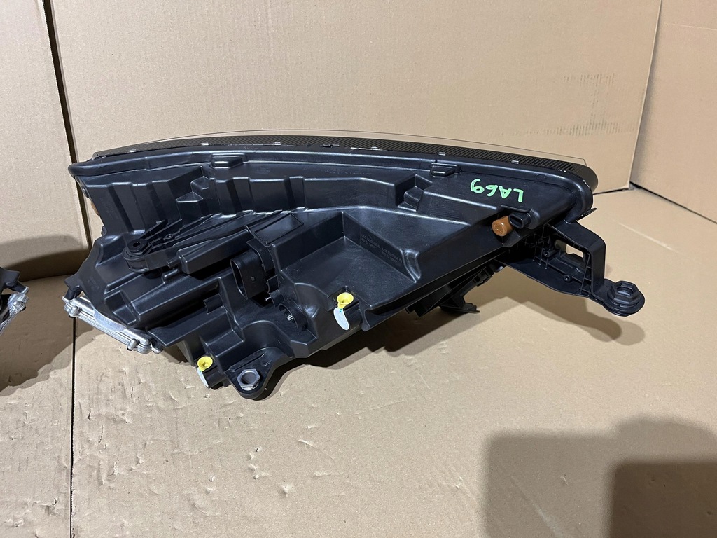 фото №10, Skoda kamiq комплект лампа перед левая правая full led