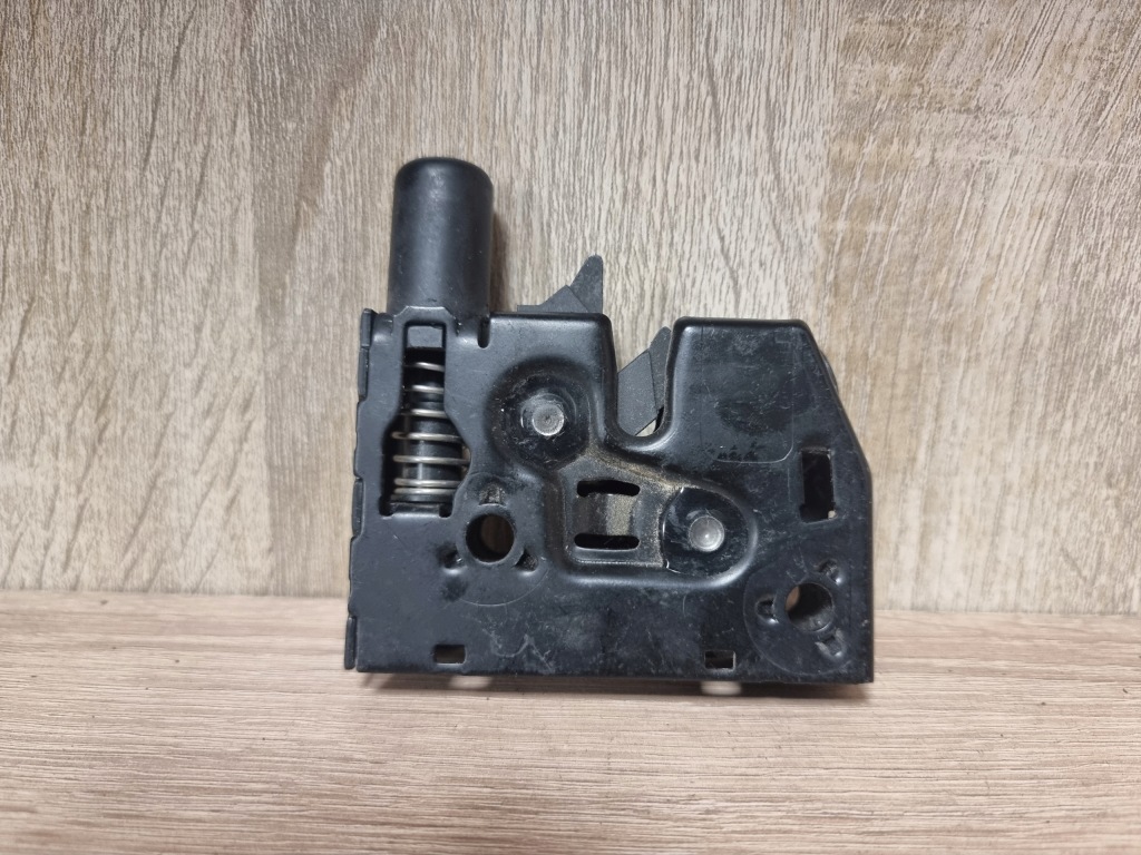 фото №1, Audi a3 8v замок капот 8v0823509