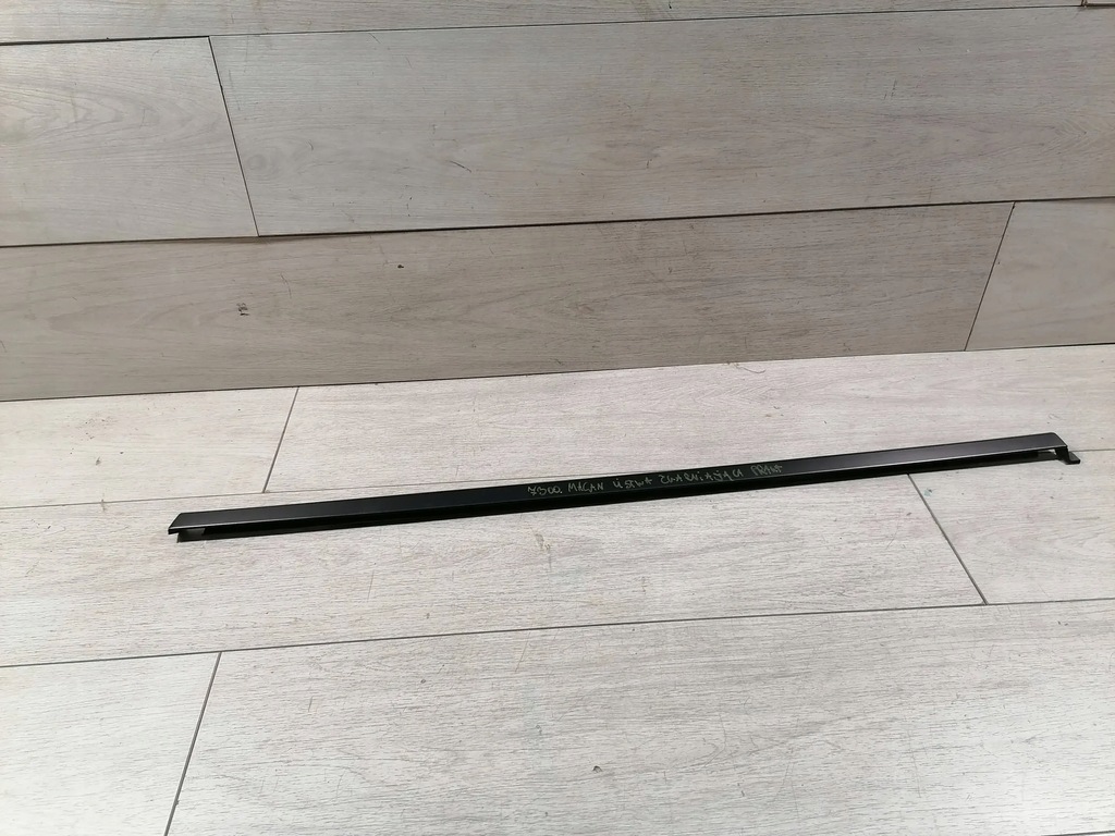 фото №1, Macan молдинг уплотнитель правая 95b839478