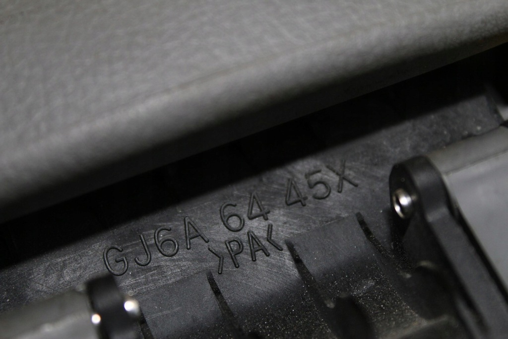 фото №12, Подлокотник бардачок mazda 6 vi