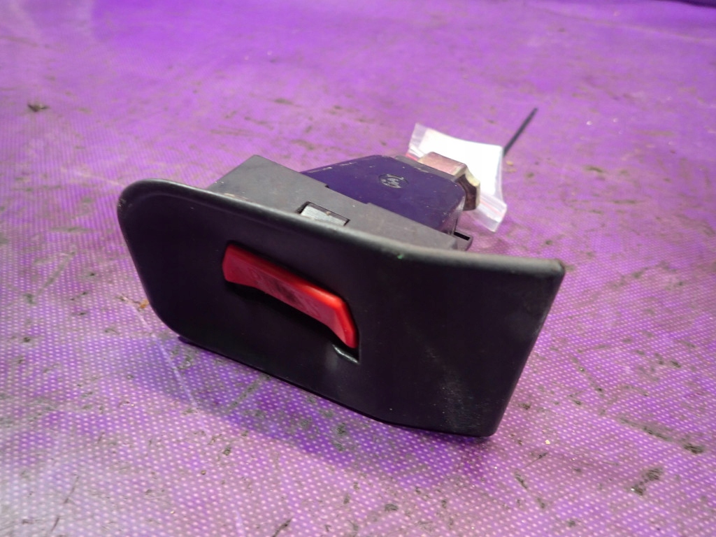 фото №1, Bmw 7 e38 98- клипса пряжка замок поперечина левый задняя 8125845