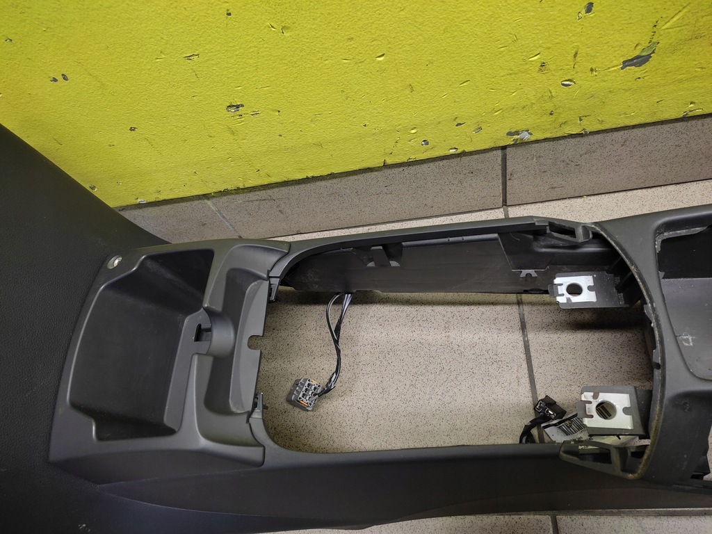 фото №5, Volvo v50 туннель средний подлокотник 30755349