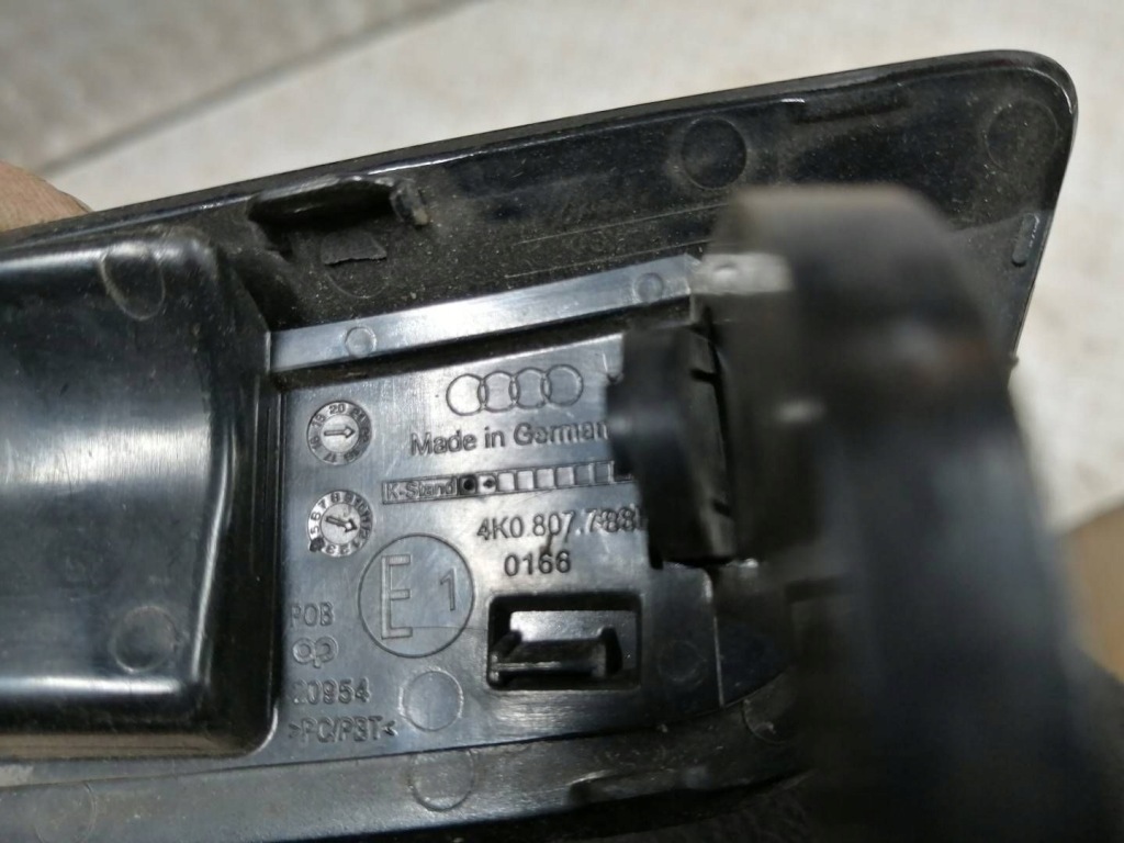фото №3, Заглушка розпилювача права audi a6 c8 4k0807788b
