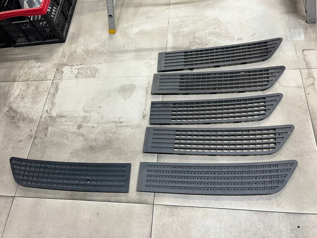 фото №1, Впуск решётка левая w капот vw crafter sprinter 906