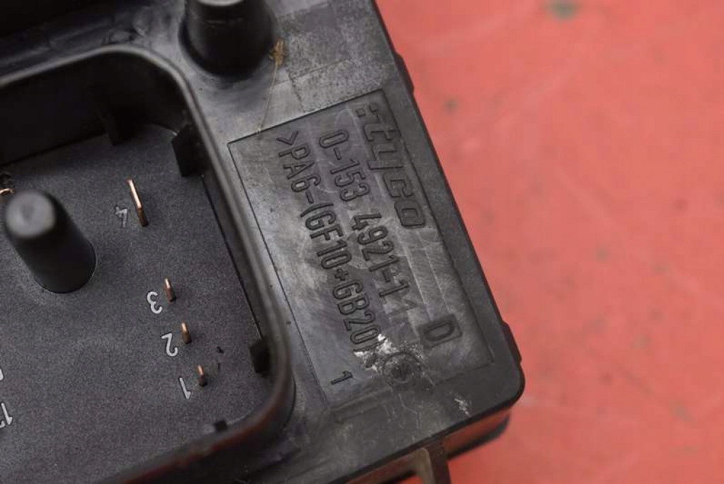 фото №7, Коробка запобіжників 13191126fc opel astra iii h 1.4 16v 90km 04-07 + pin