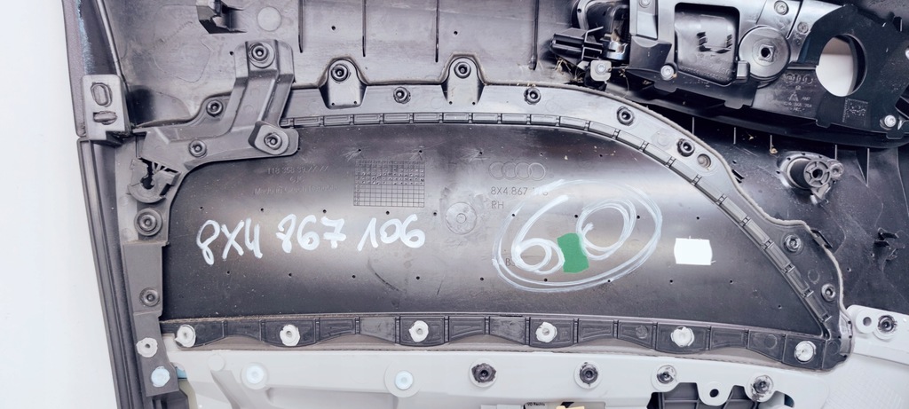 фото №8, Обшивка дверь правый перед audi a1 8x4867106 60