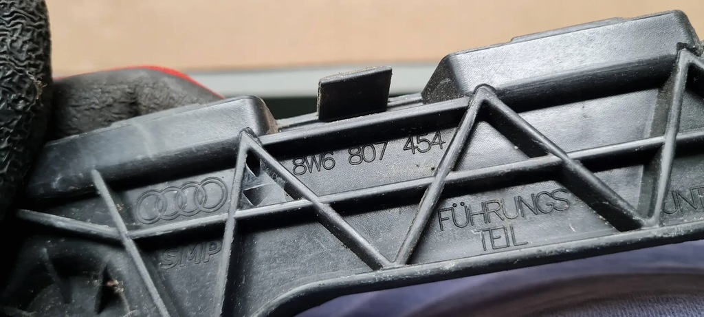 фото №9, A5 8w напрямна кронштейн бампера правий задня 8w6807454b