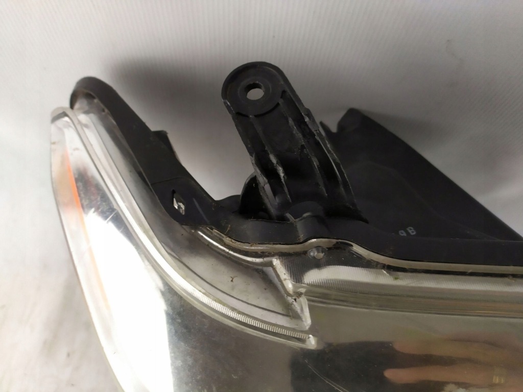 Купити Фара правий toyota tundra 2 811100c130