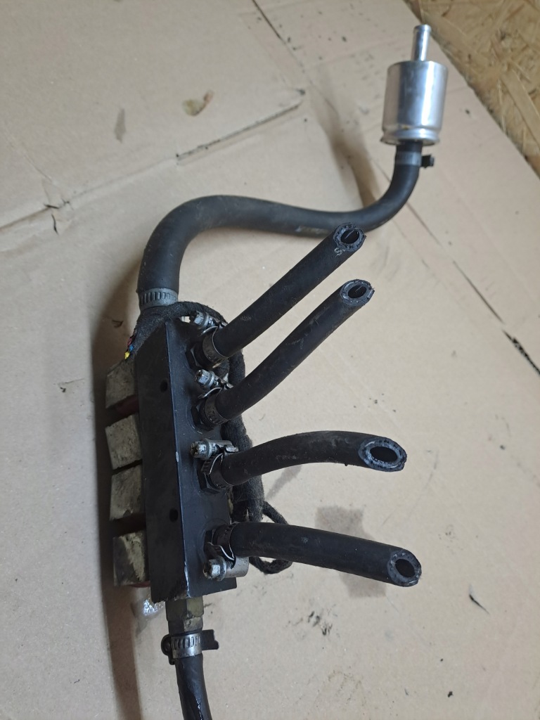 фото №1, Молдинг впрыскная газа peugeot 307