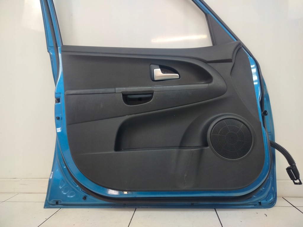 Kia venga 09r- дверь левая передние левый перед 5b в Украине