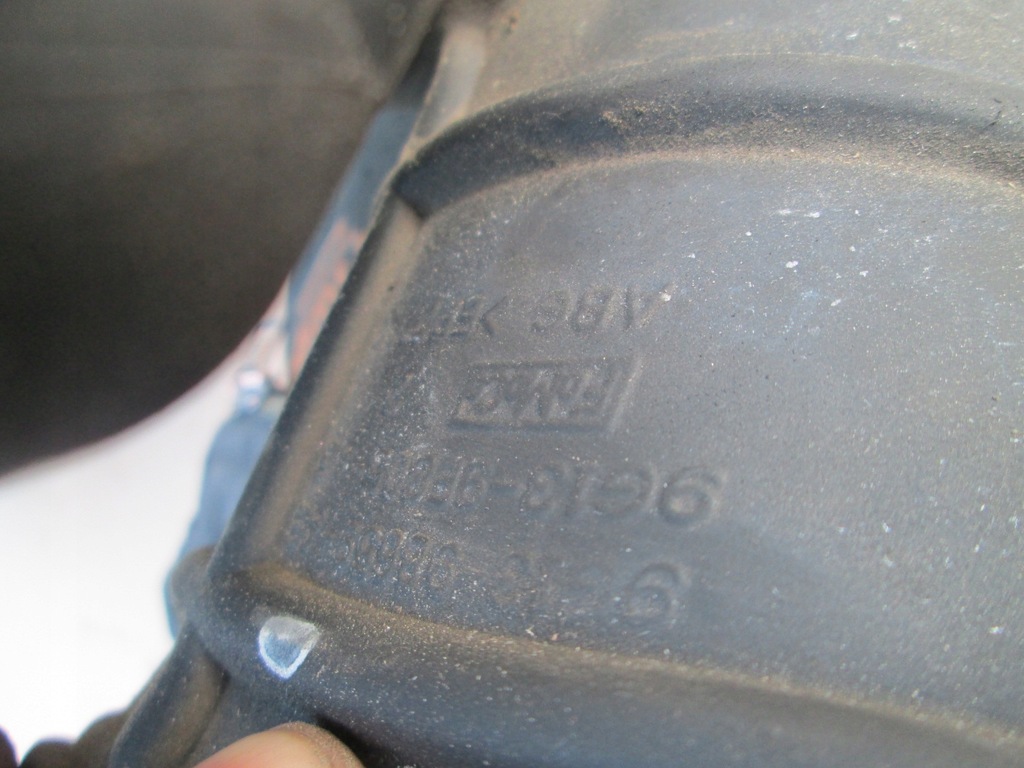 фото №10, Ford flex 08- 3.5 резонатор воздуха труба воздухозаборник