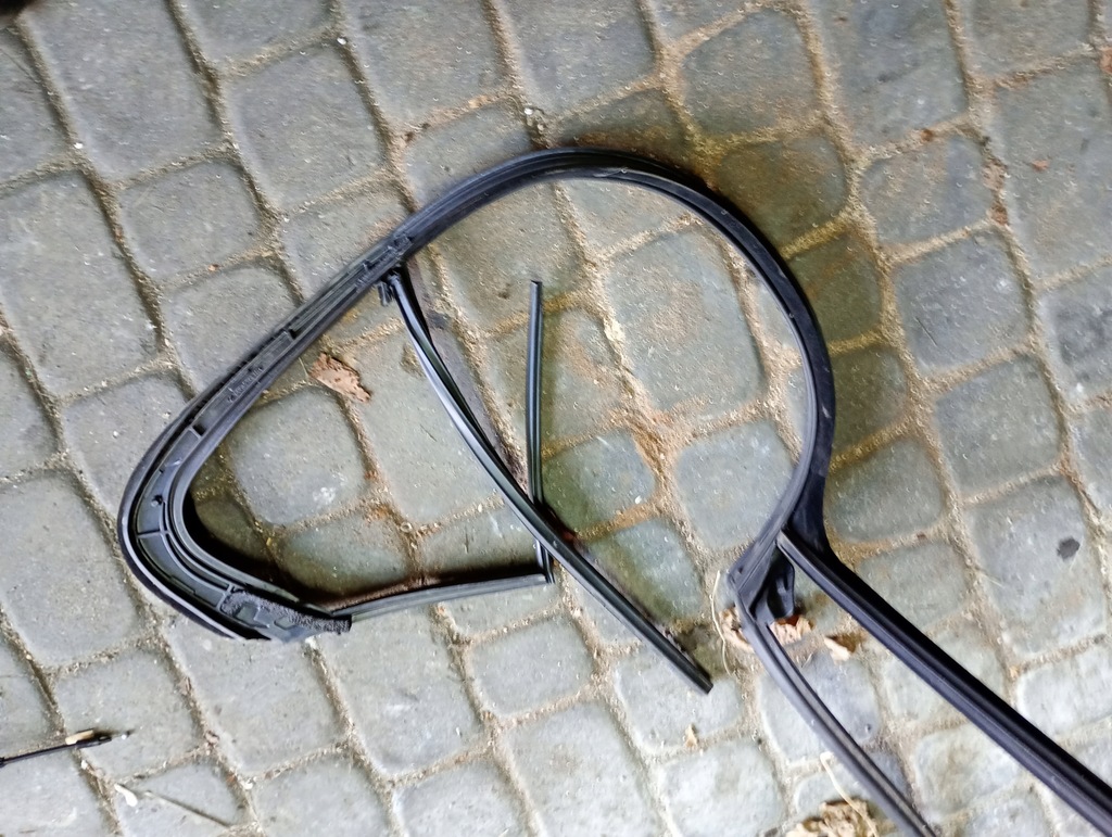 фото №1, Прокладка двері лівий задня opel insignia a 2008-17