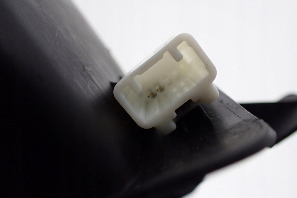 фото №4, Кліпса поперечина ременів лівий задня prius iv xw50 20r