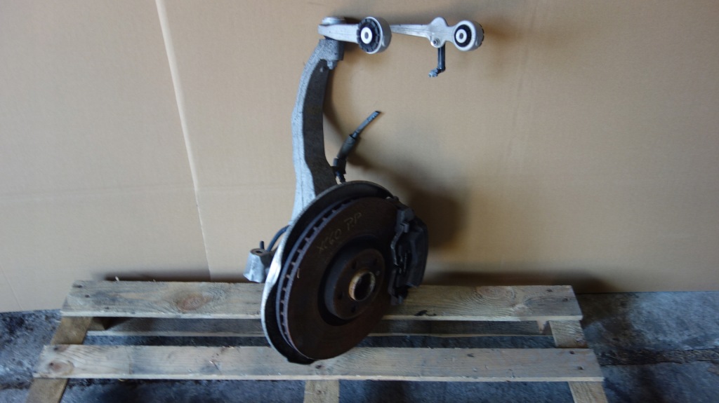 фото №1, Volvo xc60 ii поворотный кулак левая перед 13252040